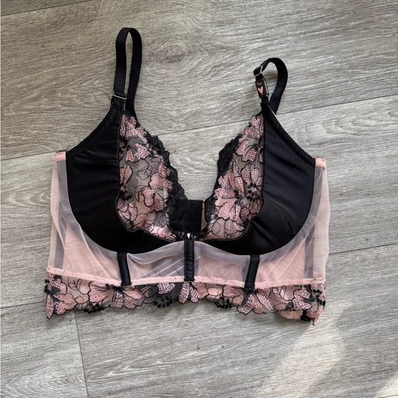 NWT Victorias Secret Lighlty Lined Bra - Picture 4 of 7